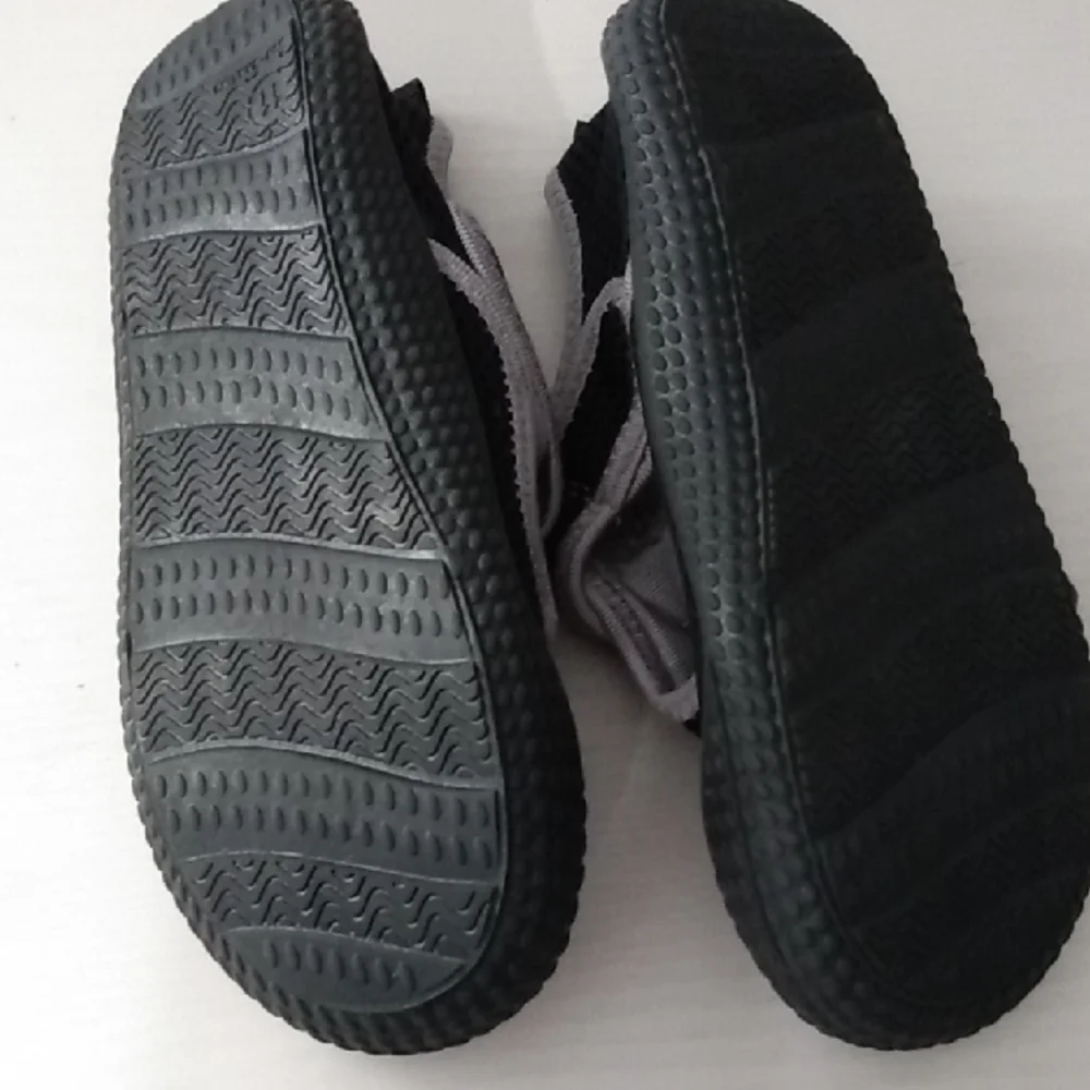 Cat & Jack Black and Gray Kids Water Shoes W/‎ Velcro Strap Size 11 - Cushioned